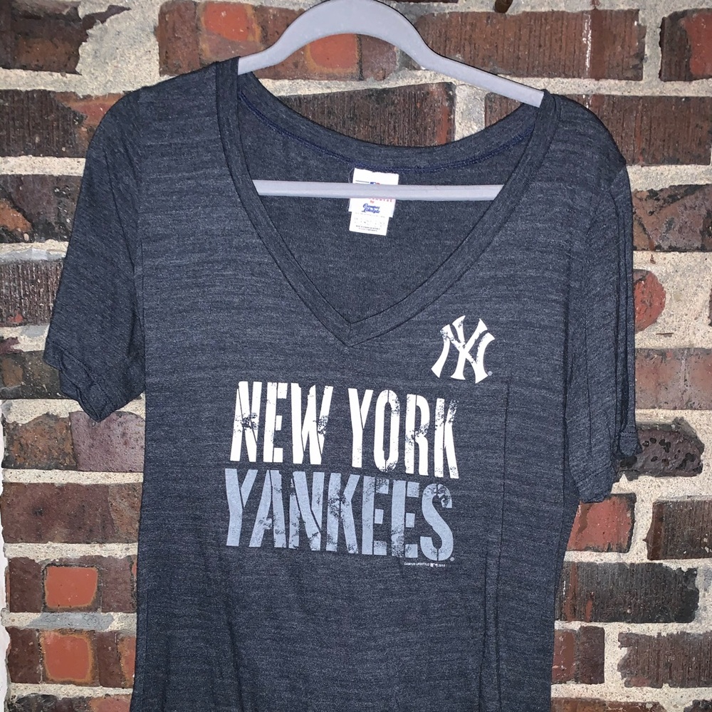 Like new MLB Nee York Yankees tee size xl
